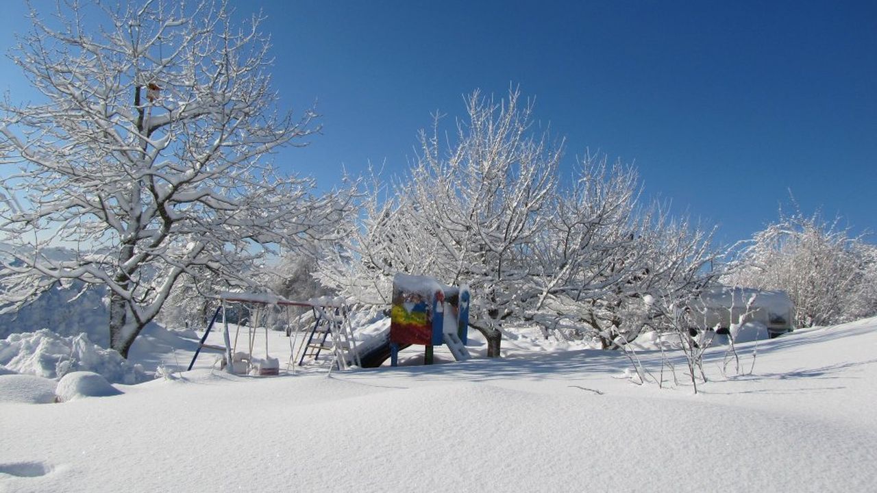 Spielplatz im Winter Spielplatz im Winter